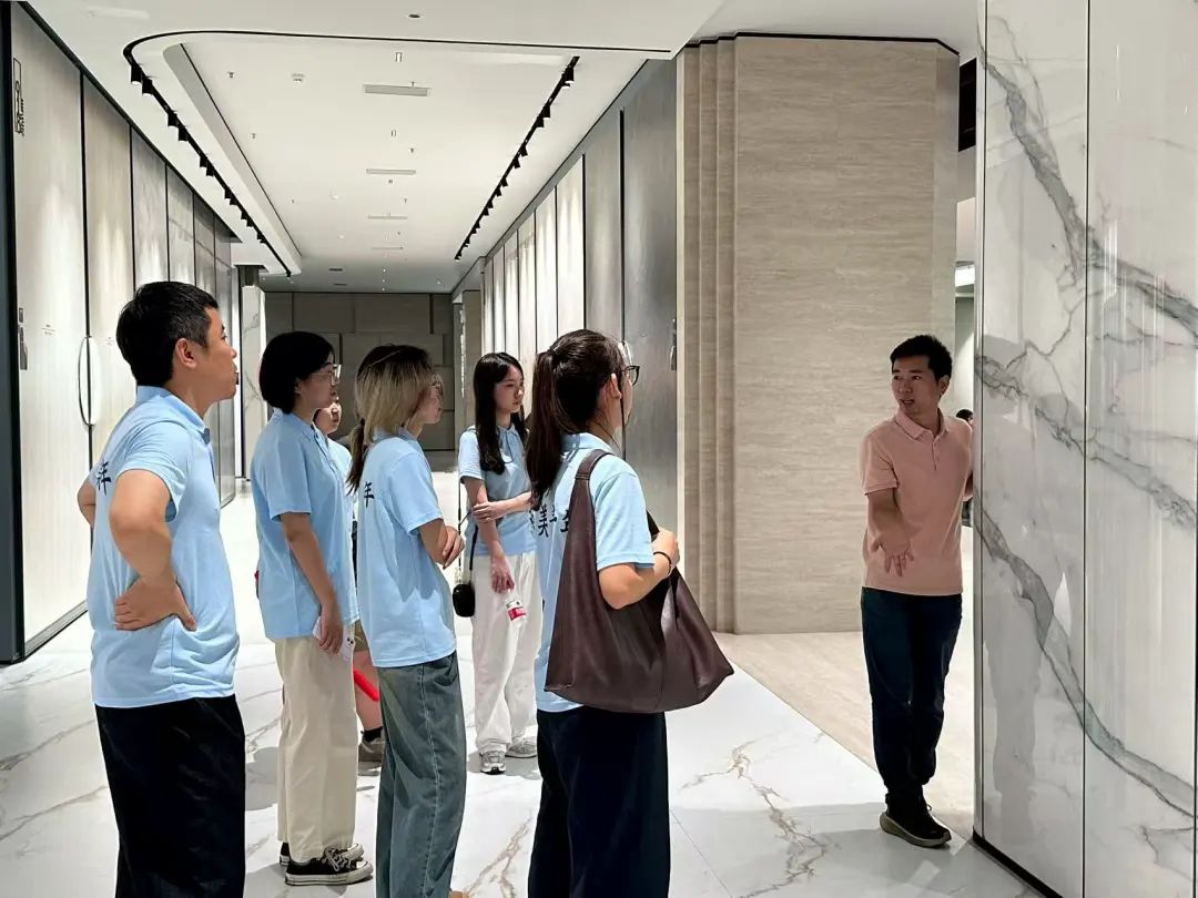 科技賦能文化傳承 2025暑期“三下鄉(xiāng)”AIG-ACTeM創(chuàng)新設(shè)計工作營探訪東莞唯美陶瓷